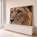Quadro Decorativo Grande Leão em Close para Sala Marrom | quadros decorativos para sala | close do rosto de leão com olhos âmbar e juba dourada detalhada | em Quadros para Sala | Porao dos Quadros