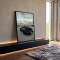 Porsche 911 preto widebody estacionado em terraço com skyline de Nova York ao fundo, quadro decorativo