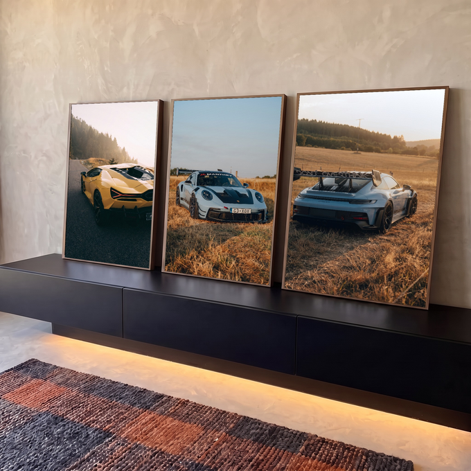 Quadro Decorativo Grande Trio de Carros para Sala Amarelo | quadros decorativos para sala | três carros esportivos em cenário de campo e estrada ao entardecer | em Quadros para Sala | Porao dos Quadros