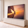 Quadro Decorativo Grande Mulher ao Pôr do Sol para Sala | quadros decorativos para sala | mulher sentada na proa de veleiro observando pôr do sol laranja e roxo sobre o mar | em Quadros para Sala | Porao dos Quadros