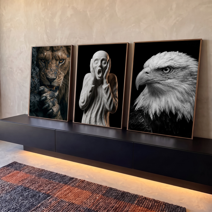 Quadro Decorativo Kit 3 Telas Leão Figura para Sala Preto | quadros decorativos para sala | leão, figura de mármore gritando e águia em preto e branco em três painéis | em Quadros para Sala | Porao dos Quadros