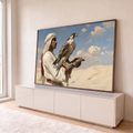 Beduíno de turbante branco segurando falcão na luva sob céu azul e dunas, pintura a óleo, quadro decorativo