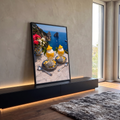 Sorvete de limão na casca sobre mesa de mármore com mar azul e rochedos de Capri ao fundo, quadro decorativo