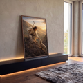 Quadro Decorativo Grande Jesus Bom Pastor Dourado para Sala | quadros decorativos para sala | Jesus com cajado estendendo a mão para uma ovelha em montanha ao pôr do sol | em Quadros para Sala | Porao dos Quadros