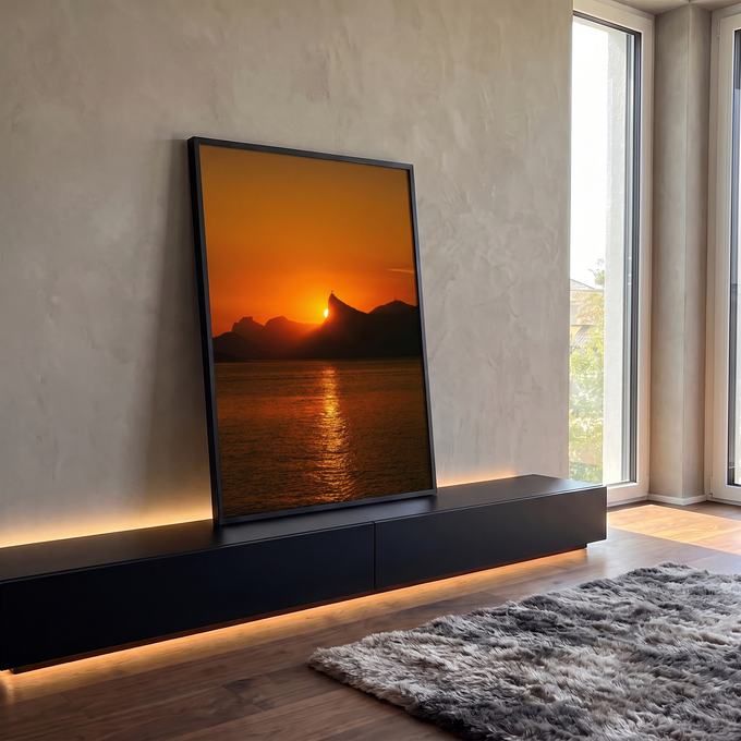 Pôr do sol laranja atrás do Corcovado com Cristo Redentor e reflexo no mar do Rio, quadro decorativo