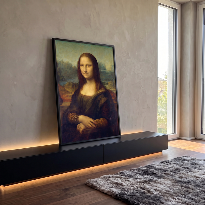Quadro Decorativo Grande Mona Lisa com Mão para Sala Marrom | quadros decorativos para sala | retrato clássico de mulher com sorriso enigmático e paisagem ao fundo | Porao dos Quadros