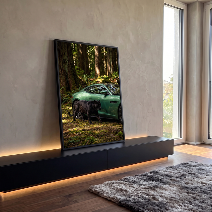 Pantera negra caminhando ao lado de carro esportivo verde em floresta de sequoias, quadro decorativo