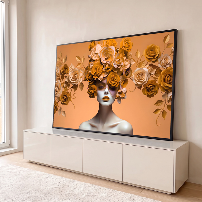 Mulher com rosas laranja e douradas cobrindo a cabeça e um olho sobre fundo laranja, quadro decorativo