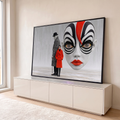Quadro Decorativo Grande Rosto Pintado para Sala Preto | quadros decorativos para sala | rosto gigante com pintura facial preto e branco e lábios vermelhos ao lado de dois bonecos | em Quadros para Sala | Porao dos Quadros
