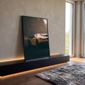 Supercarro amarelo visto de traseira com lanternas vermelhas em estrada com neblina, quadro decorativo