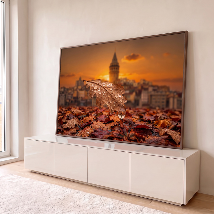 Quadro Decorativo Grande Folha com Gotas de Chuva para Sala | quadros decorativos para sala | folha de carvalho com gotas de água e torre ao fundo em pôr do sol alaranjado | em Quadros para Sala | Porao dos Quadros