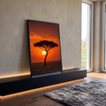 Acácia em silhueta diante do sol africano no céu laranja da savana, quadro decorativo