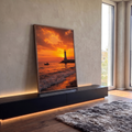 Farol branco e pescador em barco a remo no mar ao pôr do sol laranja, quadro decorativo