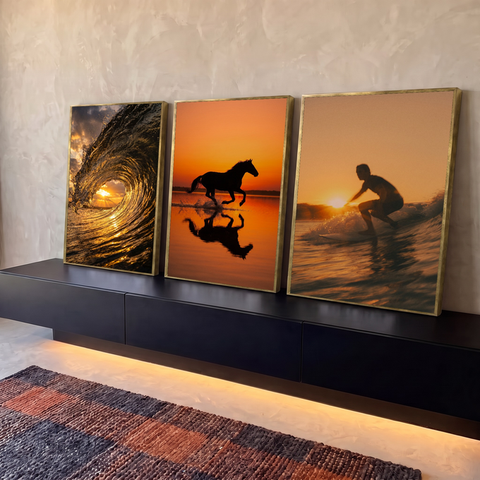 Quadro Decorativo Kit 3 Telas Onda Cavalo para Sala Laranja | quadros decorativos para sala | tríptico com onda, cavalo correndo na água e surfista em silhueta ao pôr do sol | em Quadros para Sala | Porao dos Quadros