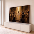 Jesus Cristo de túnica branca entre a multidão sob feixe de luz dourada, quadro decorativo