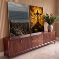 Quadro Decorativo Kit 2 Telas Cruz para Sala Dourado | quadros decorativos para sala | cruz de madeira com coroa de espinhos sobre montanha e multidão bíblica na praia | em Quadros para Sala | Porao dos Quadros