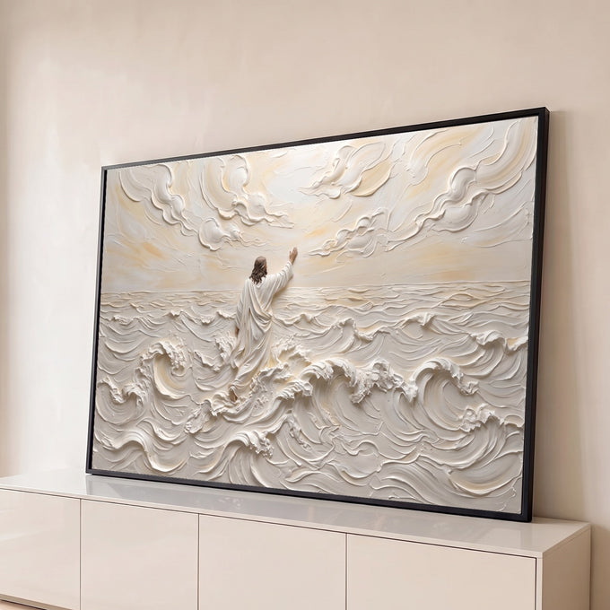 Jesus de manto branco caminhando sobre ondas em relevo branco e bege sob nuvens, quadro decorativo