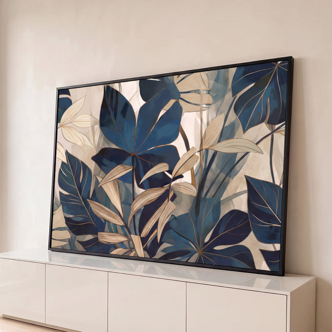 Folhas tropicais e monstera em azul marinho e bege com contornos dourados, quadro decorativo