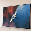 Quadro Decorativo Grande Nave Espacial Branca para Sala Azul | quadros decorativos para sala | nave espacial branca sobrevoando planeta azul com nebulosa vermelha ao fundo | Porao dos Quadros