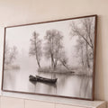 Dois barcos de madeira em lago calmo com névoa e árvores cobertas de geada em tons sépia, quadro decorativo