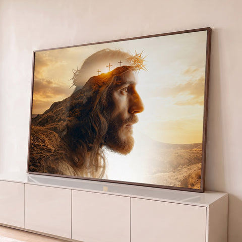 Rosto de Jesus de perfil com coroa de espinhos, três cruzes no monte e pôr do sol, quadro decorativo