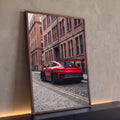 Quadro Decorativo Grande Carro de Pista para Sala | quadros decorativos para sala | carro esportivo vermelho com aerofólio preto em rua de paralelepípedos e prédio de tijolos | Porao dos Quadros
