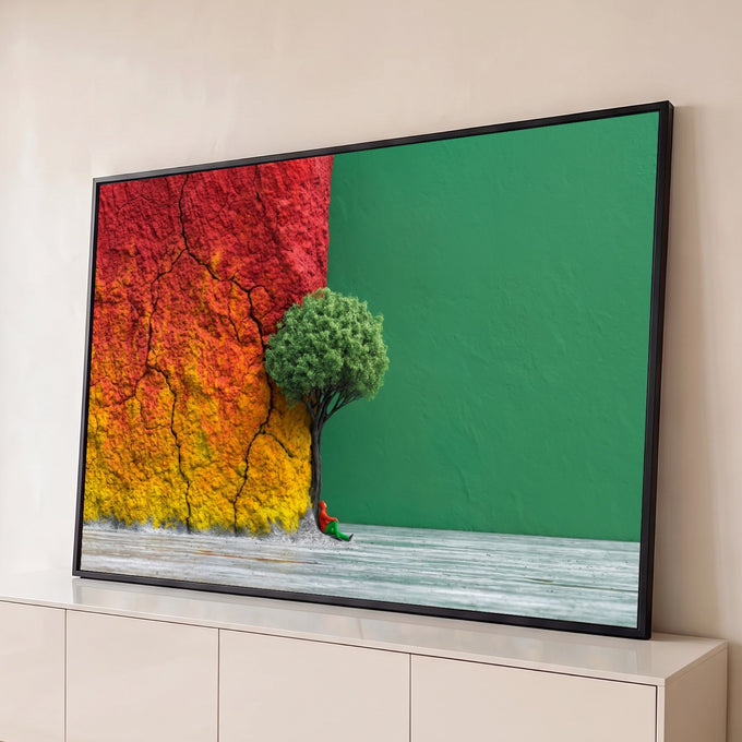 Quadro Decorativo Grande Árvore Entre Parede para Sala | quadros decorativos para sala | árvore verde crescendo entre parede rachada vermelha e parede verde lisa, pessoa sentada ao pé | Porao dos Quadros