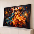 Quadro Decorativo Grande Mulheres Africanas para Sala | quadros decorativos para sala | três mulheres de turbante dançando em vestidos azul e laranja com fundo abstrato colorido | Porao dos Quadros