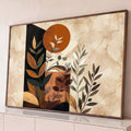 Ilustração boho de folhagens verdes e terracota com sol sobre fundo marmorizado bege, quadro decorativo