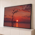 Quadro Decorativo Grande Corvos em Árvore para Sala Vermelho | quadros decorativos para sala | corvos em silhueta sobre árvore seca com pôr do sol vermelho ao fundo | Porao dos Quadros