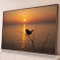 Quadro Decorativo Grande Pássaro em Silhueta Mar para Sala | quadros decorativos para sala | pássaro em silhueta sobre galho com pôr do sol e mar ao fundo | Porao dos Quadros