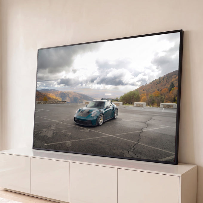 Quadro Decorativo Grande Carro Verde Petróleo para Sala | quadros decorativos para sala | carro esportivo verde-petróleo em mirante com montanhas de outono ao fundo | Porao dos Quadros