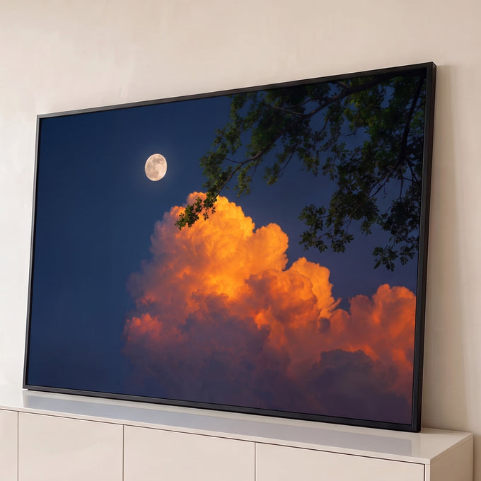 Quadro Decorativo Grande Lua Cheia e Nuvem para Sala Azul | quadros decorativos para sala | lua cheia branca ao lado de nuvem alaranjada com galhos verdes em céu noturno azul | Porao dos Quadros