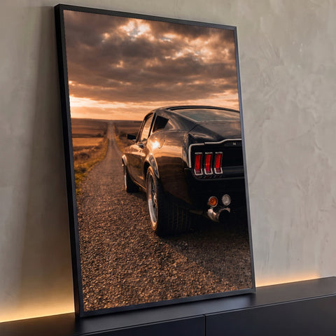 Quadro Decorativo Grande Carro Clássico para Sala Preto | quadros decorativos para sala | carro clássico preto em estrada de terra com pôr do sol ao fundo | Porao dos Quadros