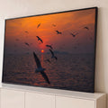 Quadro Decorativo Grande Gaivotas Voando para Sala Laranja | quadros decorativos para sala | gaivotas voando sobre o mar durante pôr do sol laranja e vermelho | Porao dos Quadros