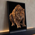 Quadro Decorativo Grande Leopardo Caminhando para Sala | quadros decorativos para sala | leopardo dourado com manchas pretas caminhando em direção à câmera sobre fundo preto | Porao dos Quadros
