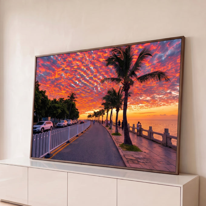 Quadro Decorativo Grande Pôr do Sol Praia para Sala | quadros decorativos para sala | avenida litorânea com coqueiros e céu alaranjado ao pôr do sol | Porao dos Quadros