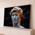 Quadro Decorativo Grande Busto de Davi para Sala Branco | quadros decorativos para sala | busto de Davi em mármore branco com rachaduras de luz laranja sobre fundo preto | Porao dos Quadros