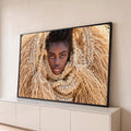 Quadro Decorativo Grande Retrato Tribal para Sala Bege | quadros decorativos para sala | retrato de mulher envolta em capuz de fibras secas e colar de búzios brancos | Porao dos Quadros