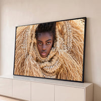 Quadro Decorativo Grande Mulher Negra Búzios para Sala Bege - Borda Infinita / 65x100cm