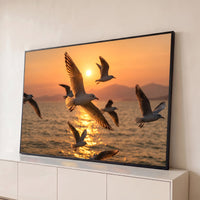 Quadro Decorativo Grande Bando de Gaivotas para Sala Laranja - Borda Infinita / 65x100cm
