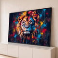 Quadro Decorativo Grande Leão para Sala Preto | quadros decorativos para sala | leão de frente com juba dourada e respingos de tinta colorida sobre fundo preto | Porao dos Quadros