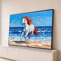 Cavalo branco de crina vermelha galopando na areia diante do mar azul, pintura a óleo, quadro decorativo