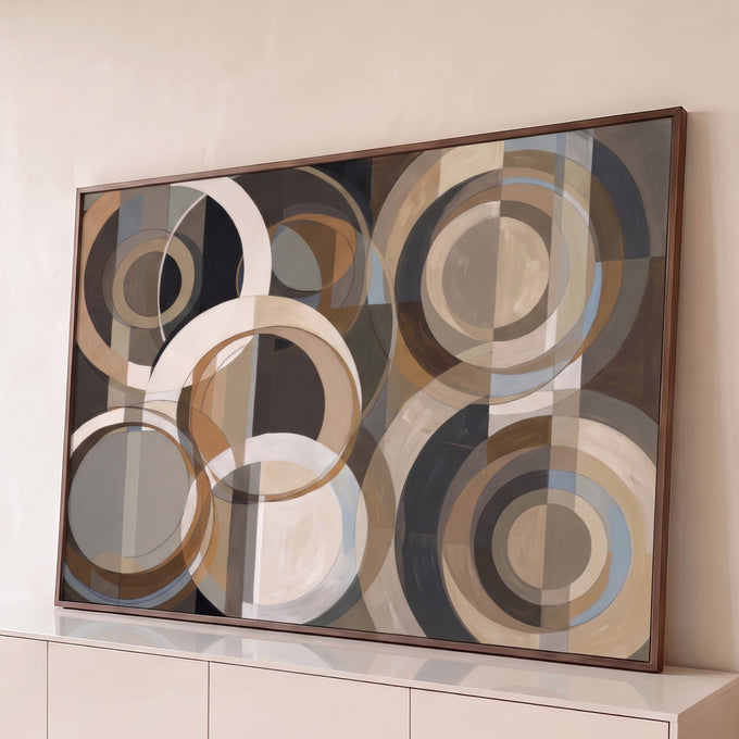 Quadro Decorativo Grande Círculos Geométricos para Sala Bege | quadros decorativos para sala | círculos concêntricos sobrepostos em tons bege, marrom e cinza sobre fundo listrado | Porao dos Quadros