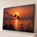 Quadro Decorativo Grande Pássaros no Galho para Sala Laranja | quadros decorativos para sala | dois pássaros em silhueta sobre galho com pôr do sol laranja ao fundo | Porao dos Quadros