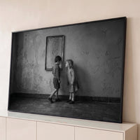Quadro Decorativo Grande Crianças e Espelho para Sala Preto - Borda Infinita / 65x100cm