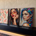 Quadro Decorativo Kit 3 Telas Retratos Femininos para Sala | quadros decorativos para sala | duas mulheres em retrato expressionista colorido ao lado de painel abstrato pastel | Porao dos Quadros