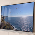 Quadro Decorativo Grande Falésias e Gaivotas para Sala Azul | quadros decorativos para sala | falésias claras à beira-mar com gaivotas voando sob céu azul ensolarado | Porao dos Quadros