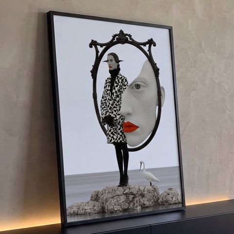 Mulher de casaco geométrico diante de espelho com rosto gigante e garça sobre rochas, quadro decorativo