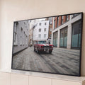 Quadro Decorativo Grande Mustang Clássico Vermelho para Sala | quadros decorativos para sala | mustang vermelho clássico com faixas brancas em rua de pedras europeia | Porao dos Quadros